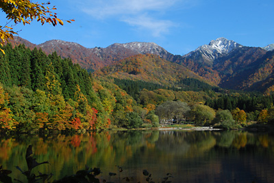 大源太湖の紅葉の写真を撮って来ました。