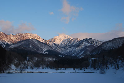 大源太山が夕陽を浴びてきれいでした。