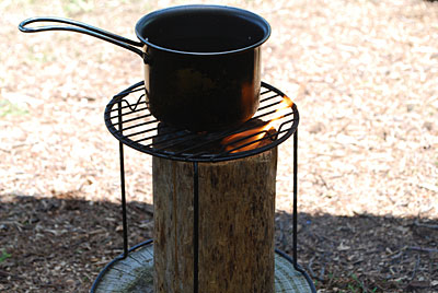 火が安定してきたらお湯が沸かせます。