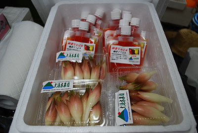 神楽なんばん柚子こしょう１２個とミョウガ５パックを直売所に出品して来ました。