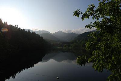 久しぶりに早朝、大源太湖にいって来ました。