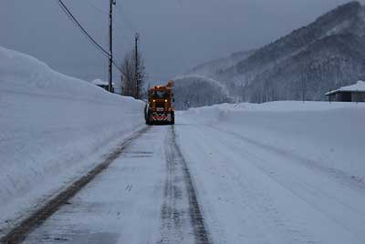 ロータリー除雪車が道路除雪をしていました。