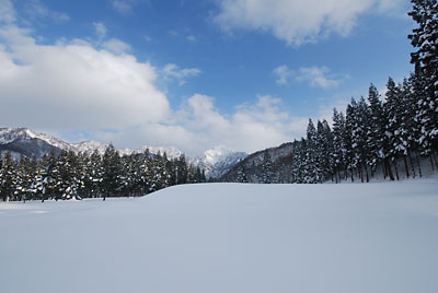 久しぶりの大源太山の雪景色がきれいです。