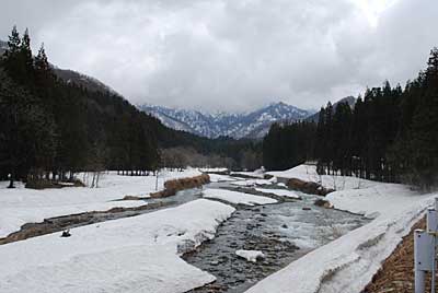 大源太川も雪解け水が増えてきました。
