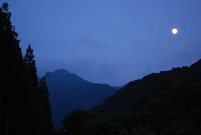 大源太山と満月、きれいでしたよ～♪