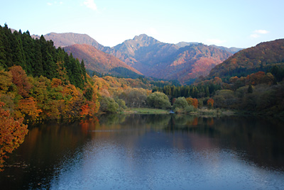 大源太湖の紅葉は、今日もきれいでした。