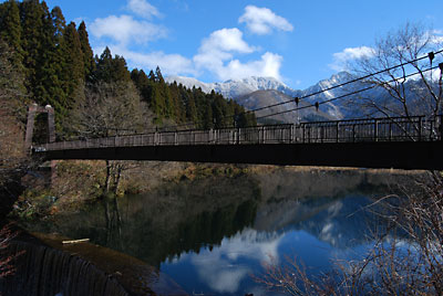 大源太湖の希望大橋は、もう春まで渡れません。