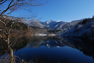 大源太湖が鏡状態です。