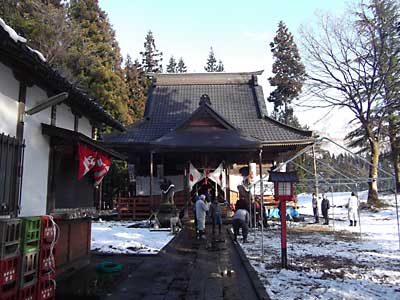 地元の神社の二年参りの準備に午後から行って来ました。