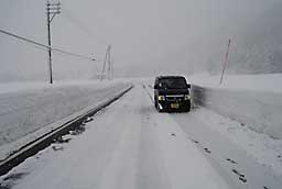 大晦日からの大雪で、道路はこんなになっています