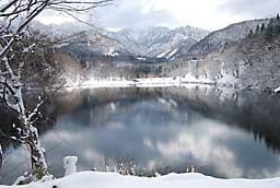 雪が降ったので大源太湖を見てきました