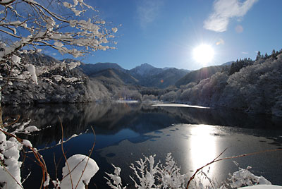 朝日と大源太湖、そして大源太山、雪景色絶景！！