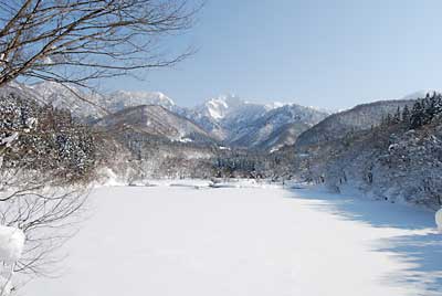 大源太湖も真っ白です。