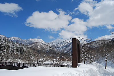このアングルからの大源太山は、雪壁のある今しか撮れません。