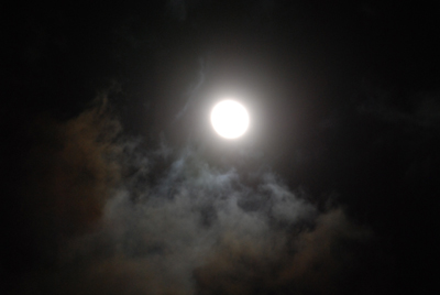 皆既月食、とりあえず望遠レンズで撮ってみました。