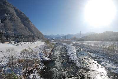 魚野川からの雪景色です。