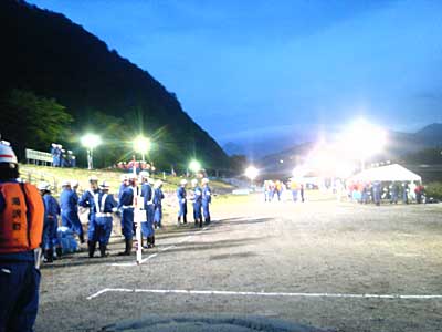夜間水防訓練が湯沢町の河川敷で実施されました