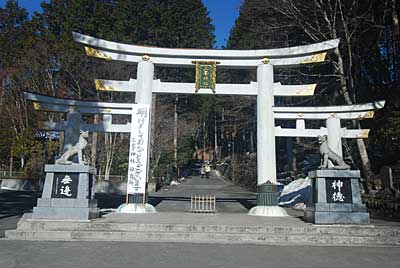 三峯神社の参門