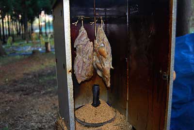 燻煙３号を初稼働して鳥肉の燻製を作りました。