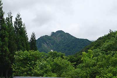 久し振りに大源太山の山頂が顔を見せてくれました。