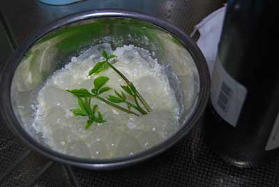 天ぷら粉をビールで溶きます。