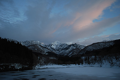 冬は、誰も来ないので寂しい大源太湖でした。